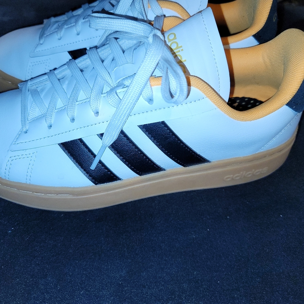 ADIDAS - Picture 4 of 6